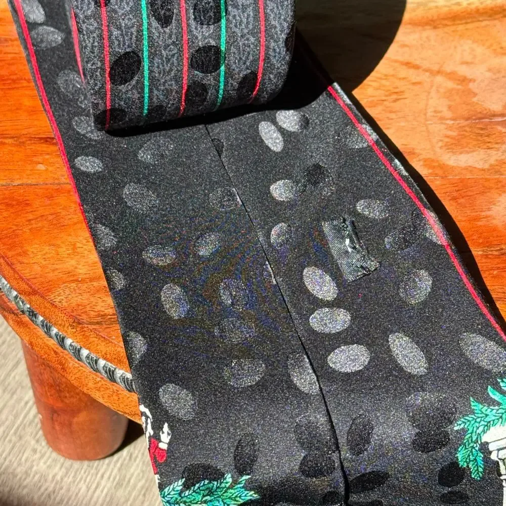 Vintage 100% Silk Christmas Tie Santa Fireplace Cat Wreath Black Korea 57”